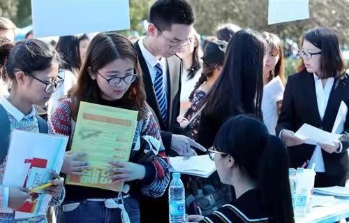 图书馆对于大学生的作用_电子图书馆对大学生的好处_大学图书馆对学生的好处